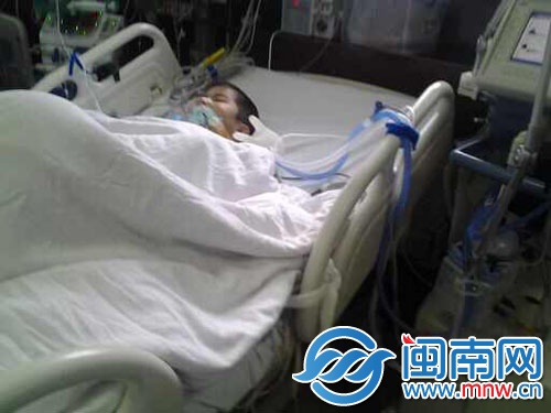 小少航住進(jìn)重癥病房，醫(yī)院下了病危通知