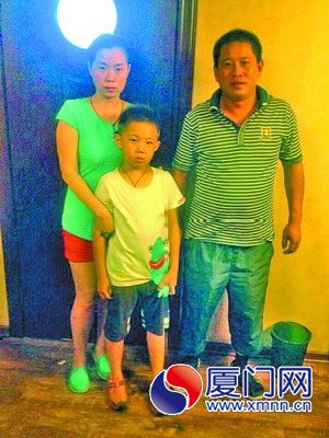 救人者（右）和被救母子合照